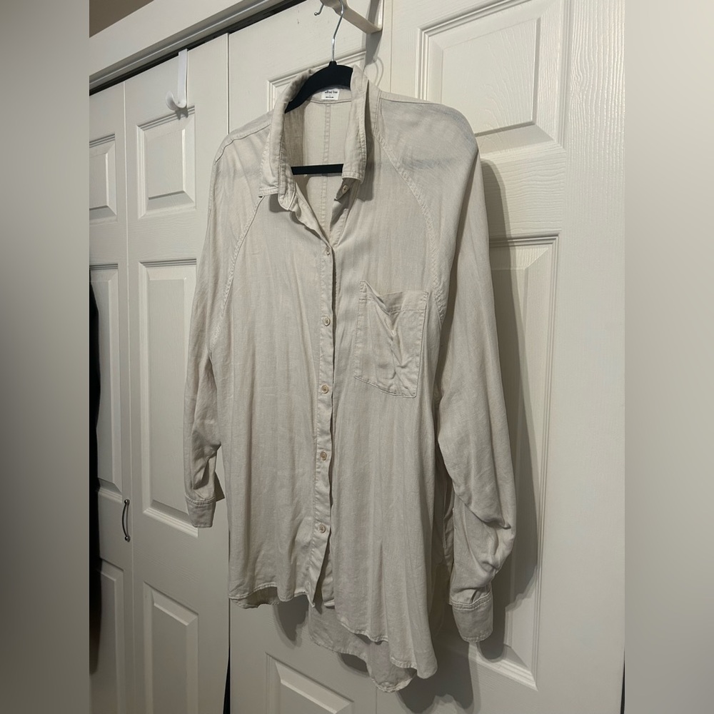 Wilfred Free (Aritzia) Light Beige Button-Down Shirt